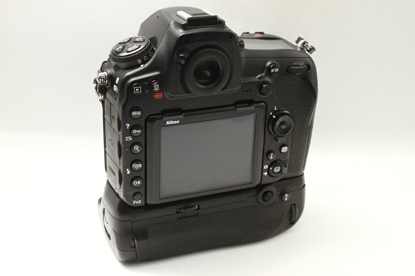 D850 + MB-D18