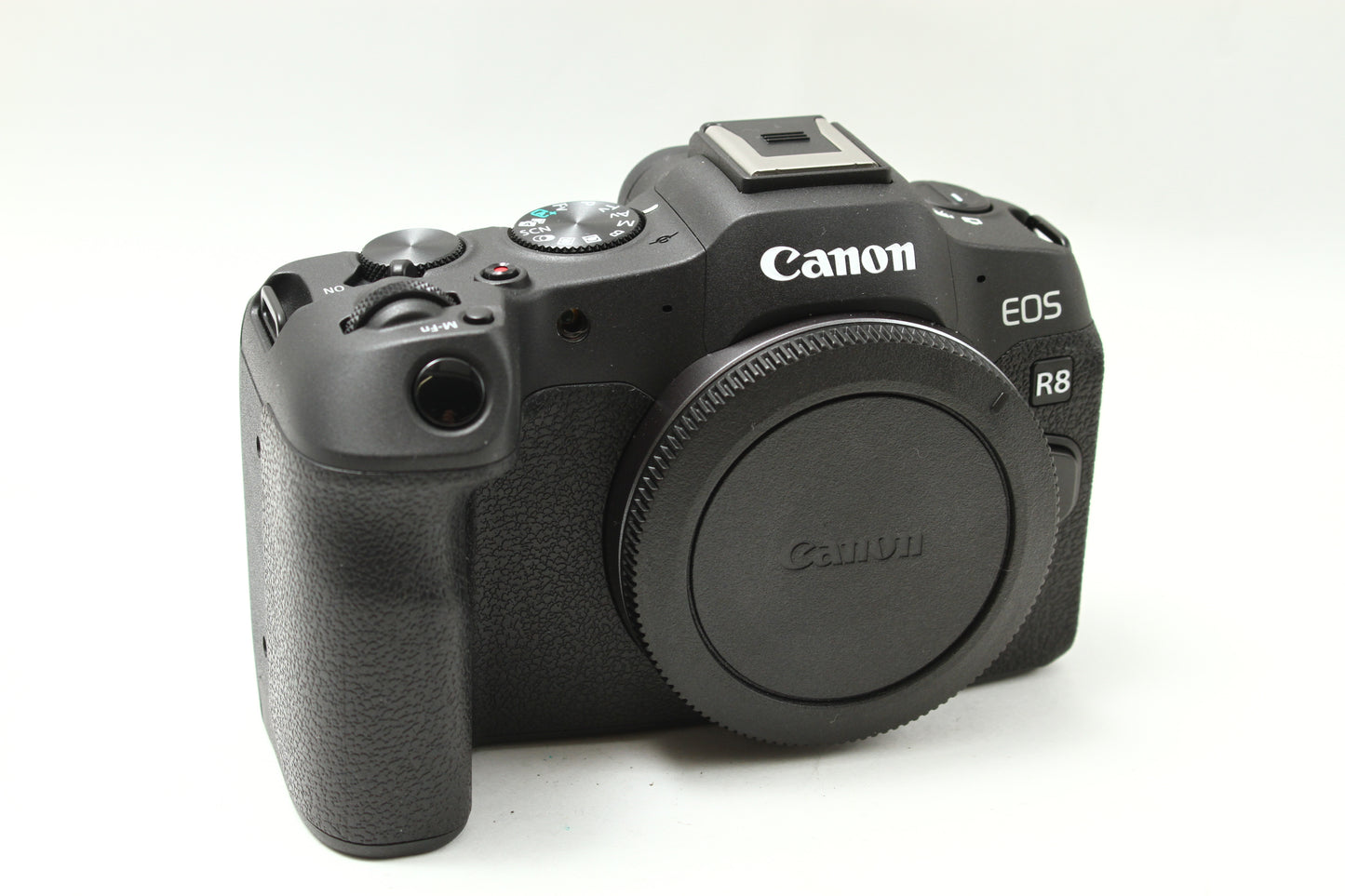 EOS R8