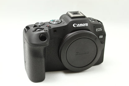 EOS R8