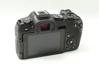 EOS R8