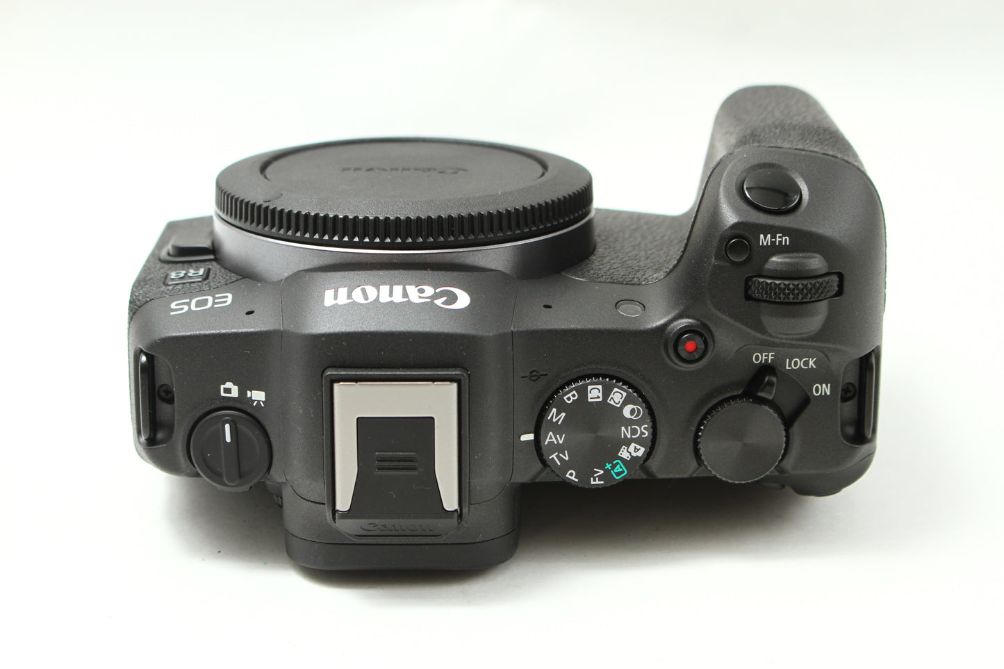 EOS R8