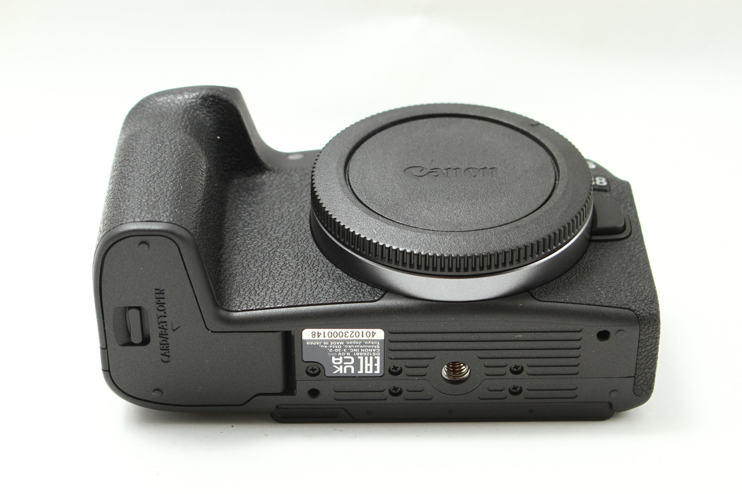 EOS R8